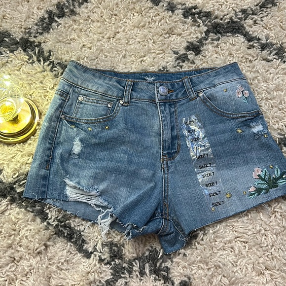 Pants - Women’s jeans shorts brand new!!!!!